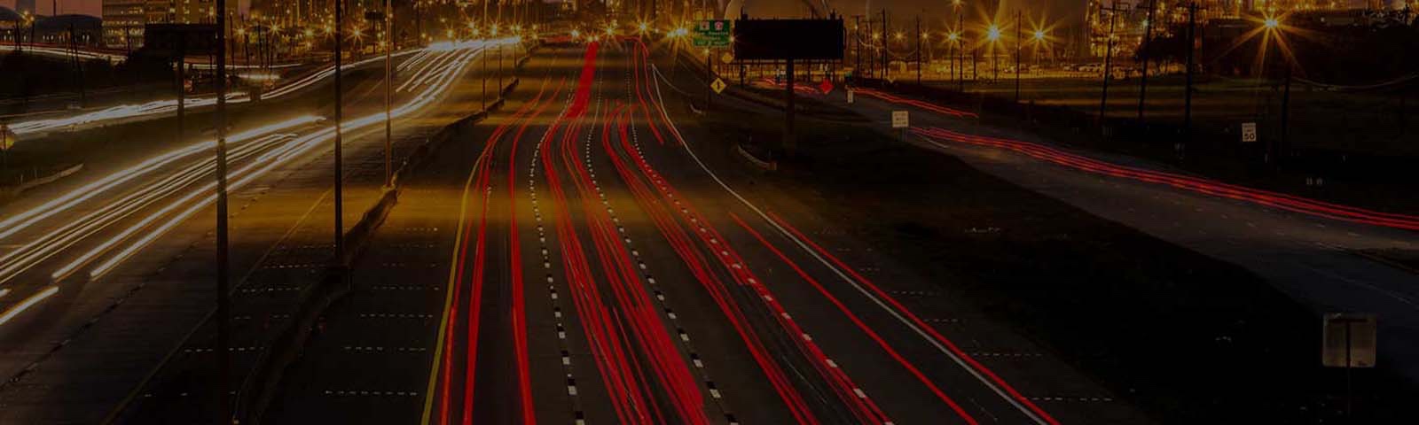 Eine Stadt mit vernetztem Straßensystem.